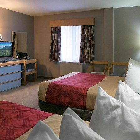 Econo Lodge La Malbaie Eksteriør billede